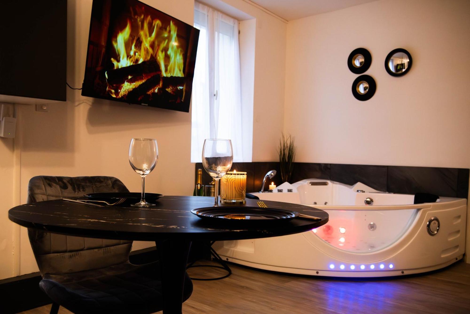 Suite Romantique Jacuzzi Moulins  Eksteriør bilde
