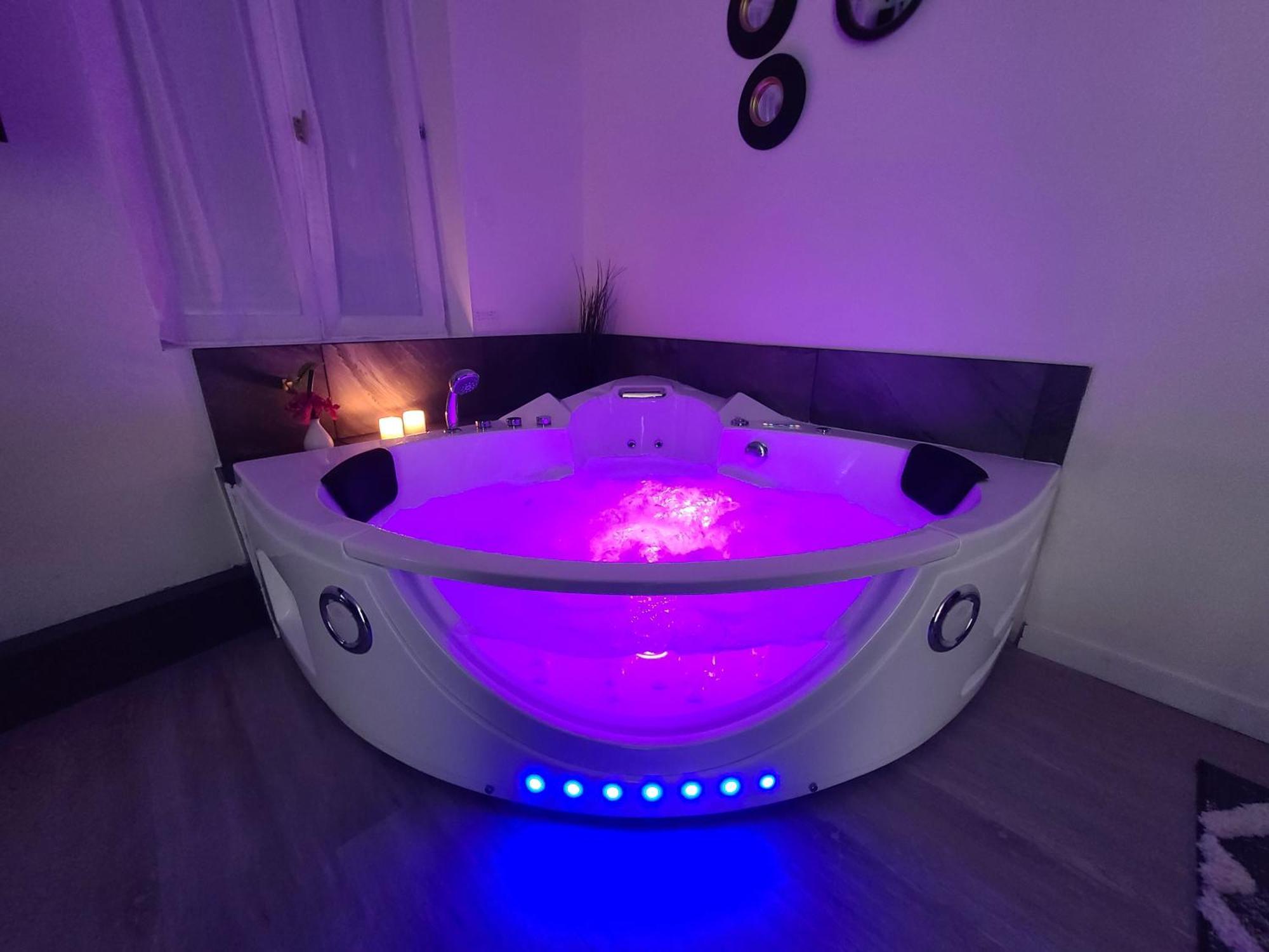 Suite Romantique Jacuzzi Moulins  Eksteriør bilde